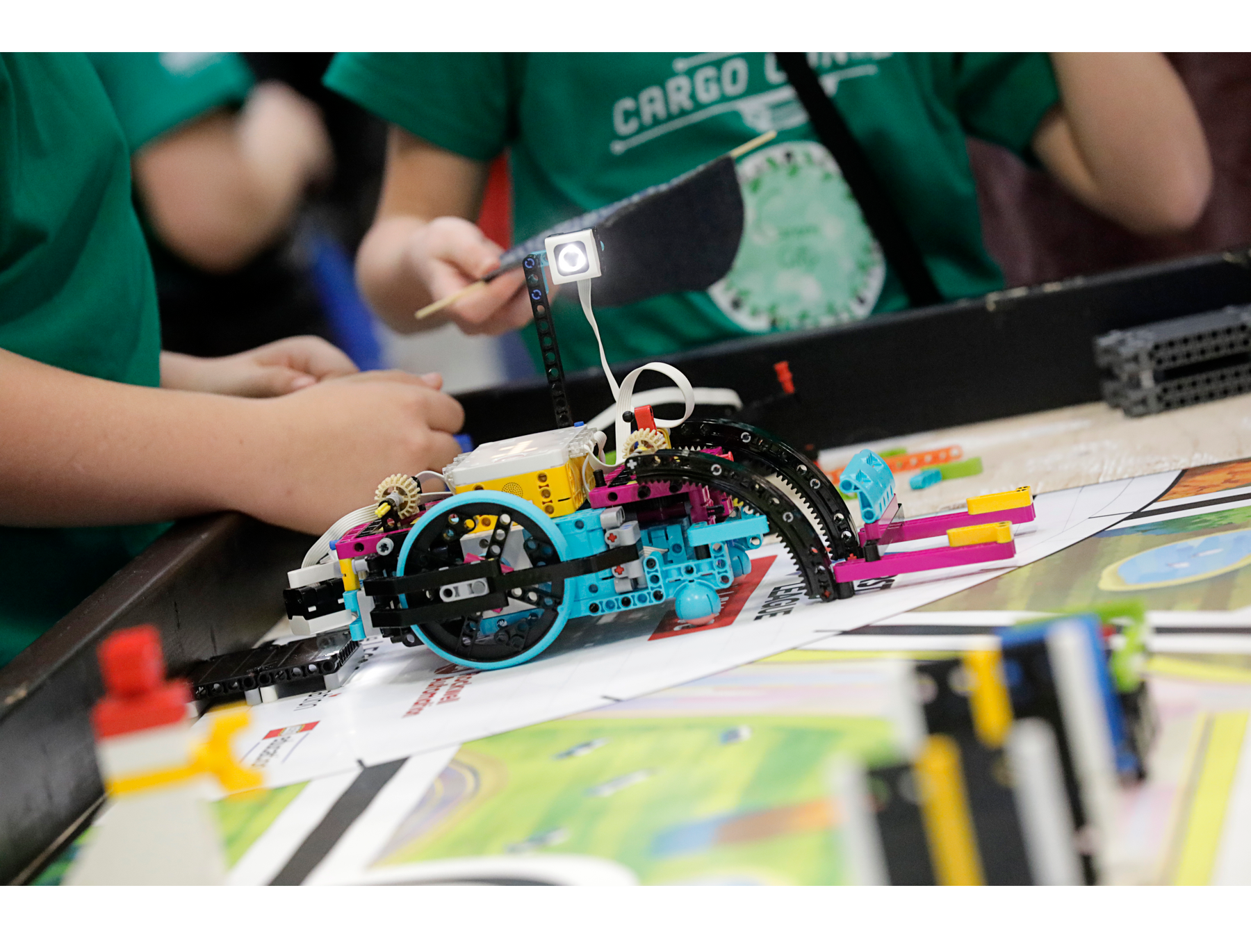 Stolpe Ups Bering strædet Build Confidence with STEM Competitions | LEGO® Education